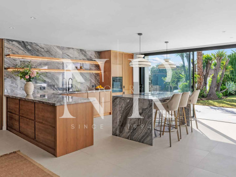 Villa en Nueva Andalucía con vistas al Valle del Golf en venta