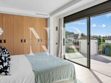Villa en Nueva Andalucía con vistas al Valle del Golf en venta