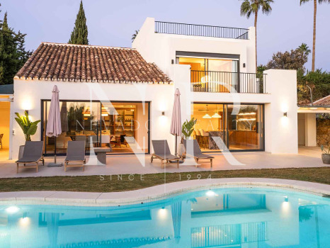Villa en Nueva Andalucía con vistas al Valle del Golf en venta