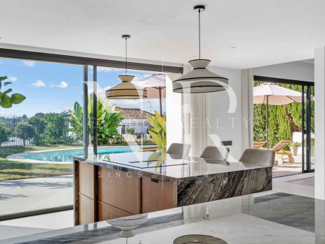 Villa en Nueva Andalucía con vistas al Valle del Golf en venta