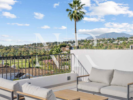 Villa en Nueva Andalucía con vistas al Valle del Golf en venta