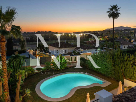 Villa en Nueva Andalucía con vistas al Valle del Golf en venta