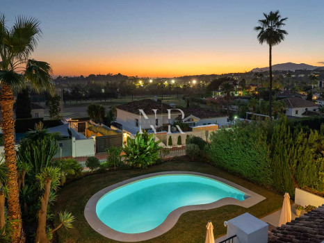 Villa à Nueva Andalucía avec vue sur la Vallée du Golf à vendre