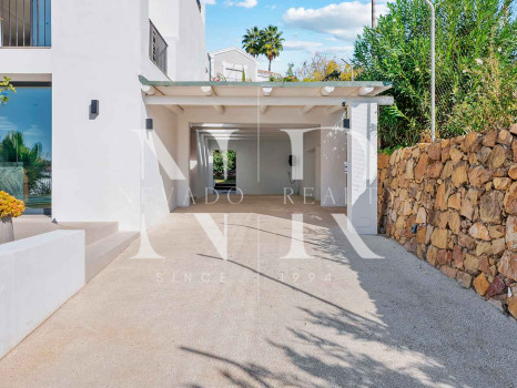 Villa en Nueva Andalucía con vistas al Valle del Golf en venta