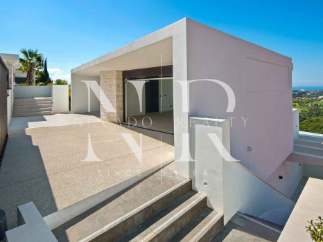Villa in El Rosario with sea views for sale