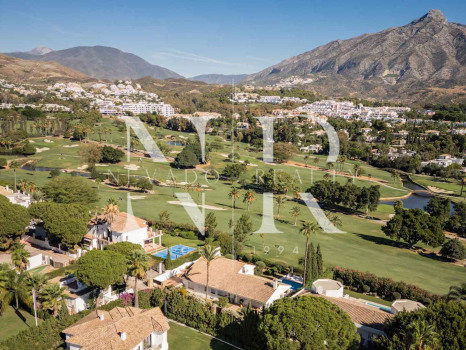 Villa en Las Brisas Nueva Andalucía junto al golf en venta