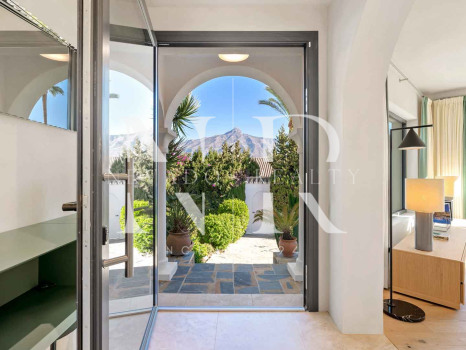 Villa en Las Brisas Nueva Andalucía junto al golf en venta