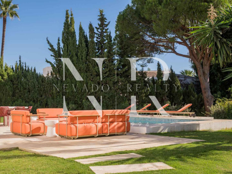 Villa en Las Brisas Nueva Andalucía junto al golf en venta