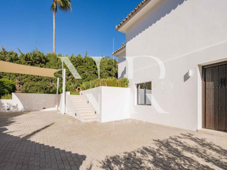 Villa en Las Brisas Nueva Andalucía junto al golf en venta