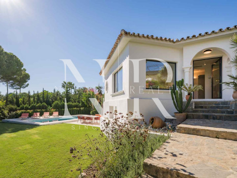 Villa en Las Brisas Nueva Andalucía junto al golf en venta