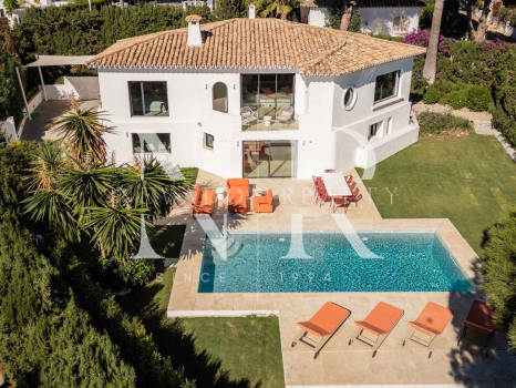 Villa en Las Brisas Nueva Andalucía junto al golf en venta