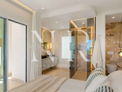 Apartamento en Costalita Estepona en primera línea de playa y renovado en venta