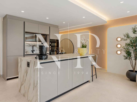 Apartamento en Costalita Estepona en primera línea de playa y renovado en venta