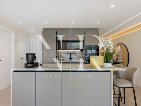 Apartamento en Costalita Estepona en primera línea de playa y renovado en venta
