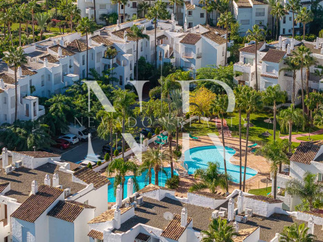Apartamento en Costalita Estepona en primera línea de playa y renovado en venta
