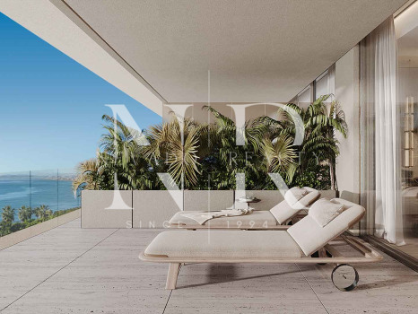 Ático en Estepona frontal al mar en primera línea de playa en venta