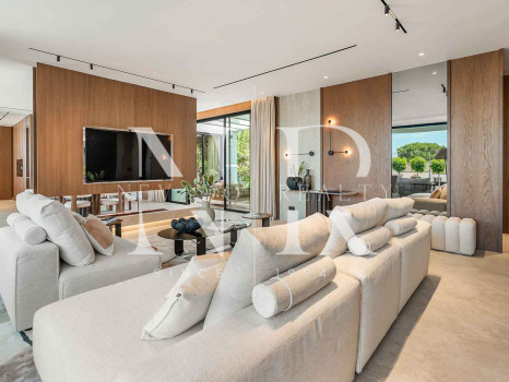 Beachside villa with sea views for sale in Marbesa, East Marbella