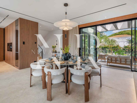 Beachside villa with sea views for sale in Marbesa, East Marbella