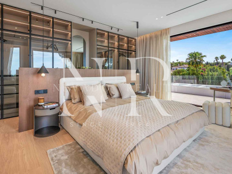 Beachside villa with sea views for sale in Marbesa, East Marbella