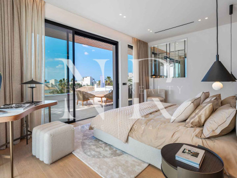 Beachside villa with sea views for sale in Marbesa, East Marbella