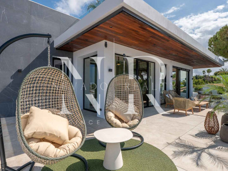 Beachside villa with sea views for sale in Marbesa, East Marbella
