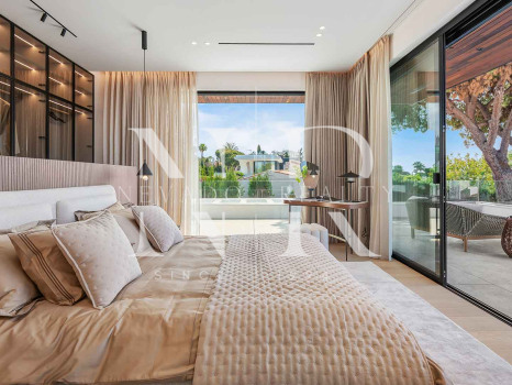 Beachside villa with sea views for sale in Marbesa, East Marbella