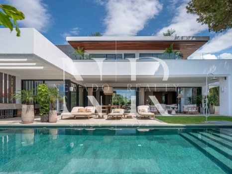 Beachside villa with sea views for sale in Marbesa, East Marbella
