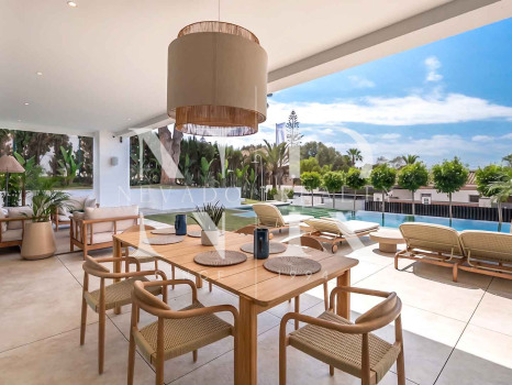 Beachside villa with sea views for sale in Marbesa, East Marbella