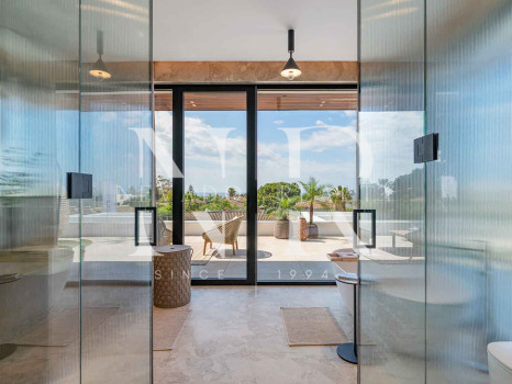 Beachside villa with sea views for sale in Marbesa, East Marbella