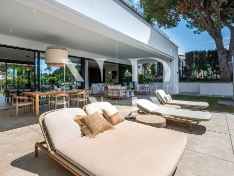 Beachside villa with sea views for sale in Marbesa, East Marbella