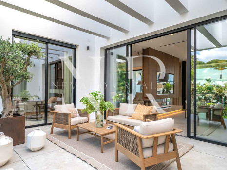 Beachside villa with sea views for sale in Marbesa, East Marbella