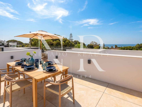 Beachside villa with sea views for sale in Marbesa, East Marbella