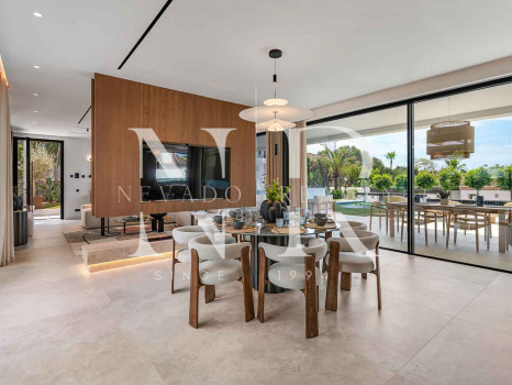 Beachside villa with sea views for sale in Marbesa, East Marbella