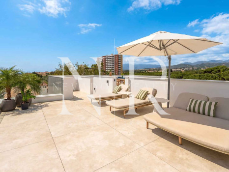 Beachside villa with sea views for sale in Marbesa, East Marbella
