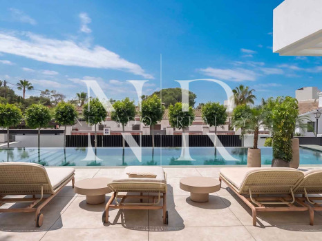 Beachside villa with sea views for sale in Marbesa, East Marbella