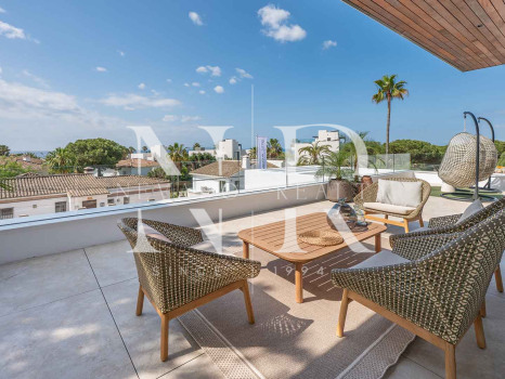 Beachside villa with sea views for sale in Marbesa, East Marbella