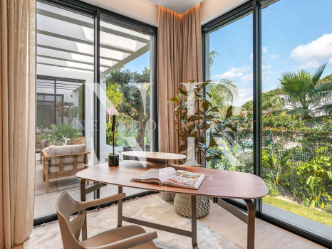 Beachside villa with sea views for sale in Marbesa, East Marbella