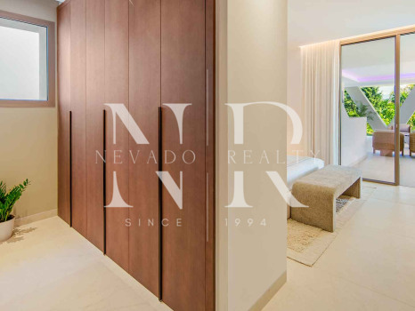 Villa con vistas panorámicas en Nueva Andalucía en venta