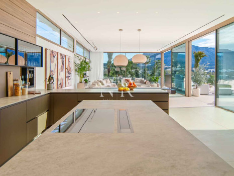 Villa avec vues panoramiques à Nueva Andalucía à vendre