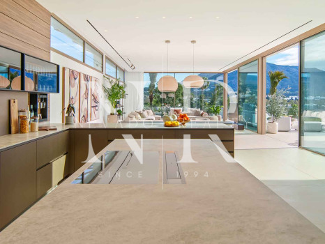 Villa con vistas panorámicas en Nueva Andalucía en venta