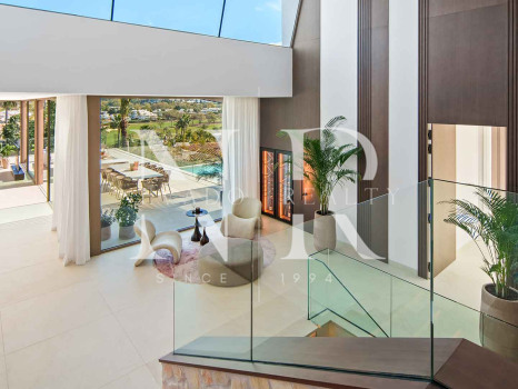 Villa con vistas panorámicas en Nueva Andalucía en venta