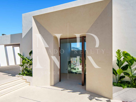 Villa con vistas panorámicas en Nueva Andalucía en venta
