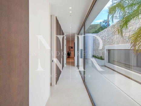 Villa con vistas panorámicas en Nueva Andalucía en venta