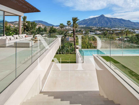 Villa con vistas panorámicas en Nueva Andalucía en venta