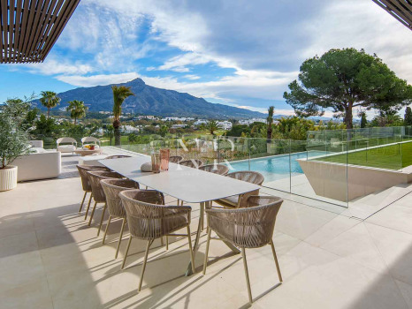 Villa avec vues panoramiques à Nueva Andalucía à vendre