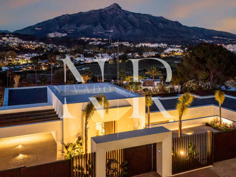 Villa con vistas panorámicas en Nueva Andalucía en venta