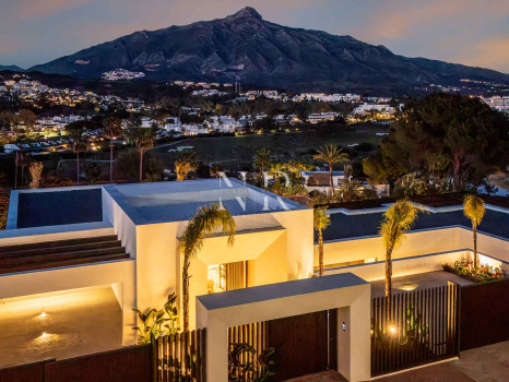 Villa avec vues panoramiques à Nueva Andalucía à vendre