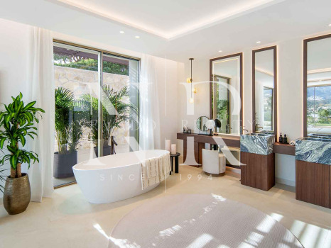 Villa con vistas panorámicas en Nueva Andalucía en venta