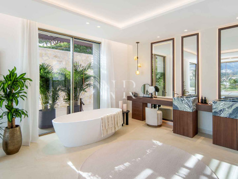 Villa avec vues panoramiques à Nueva Andalucía à vendre