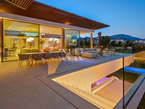 Villa avec vues panoramiques à Nueva Andalucía à vendre